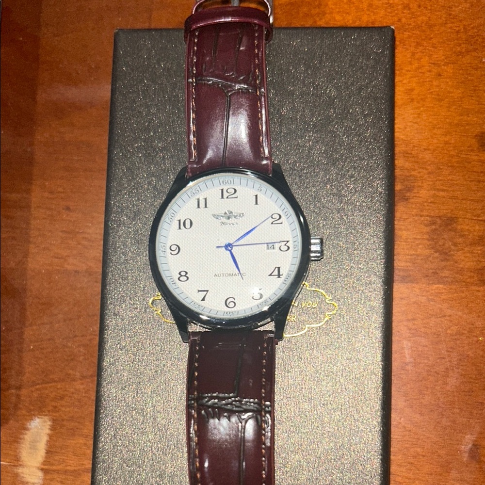 Classic Brown Leather Strap Watch with Black Accents